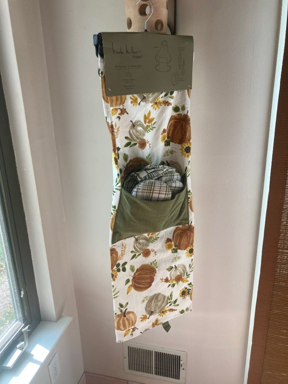 Nicole Miller Apron, Dish Towel & Oven Mitt Set